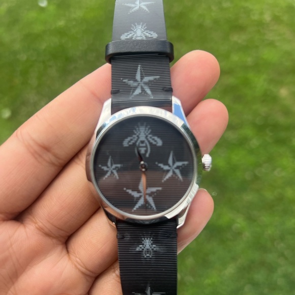 GUCCI G-Timeless Bee and Star Motif Black Dial Leather Strap unisex  Watch - Picture 9 of 15